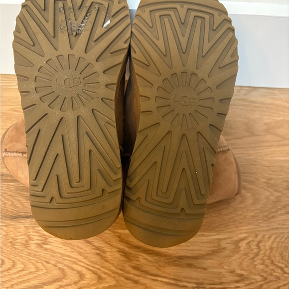 UGG Classic Short Boots Chestnut Size 9 - Picture 7 of 8